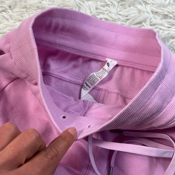 Lululemon Scuba High-Rise Short 5" Dahlia Mauve - Picture 4 of 8